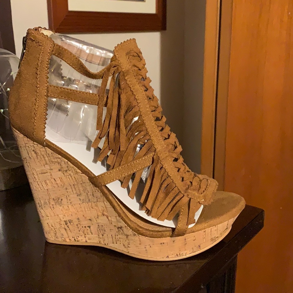 New in box! Cute wedges